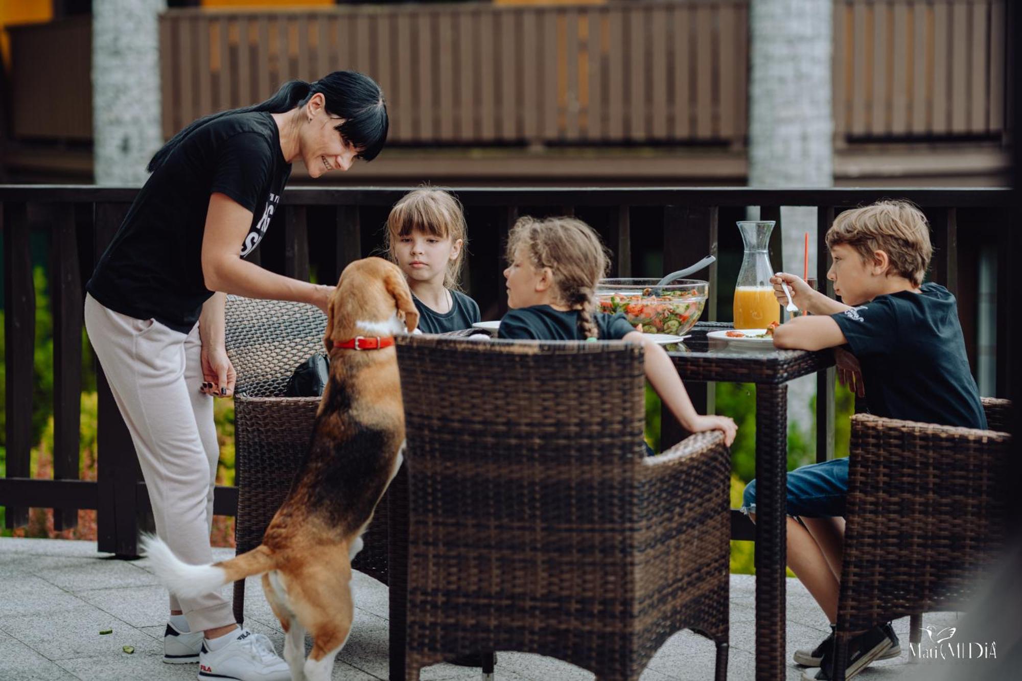 Norweska Dolina Family&Pet-Friendly Resort Szklarska Poreba Extérieur photo A family at the hotel