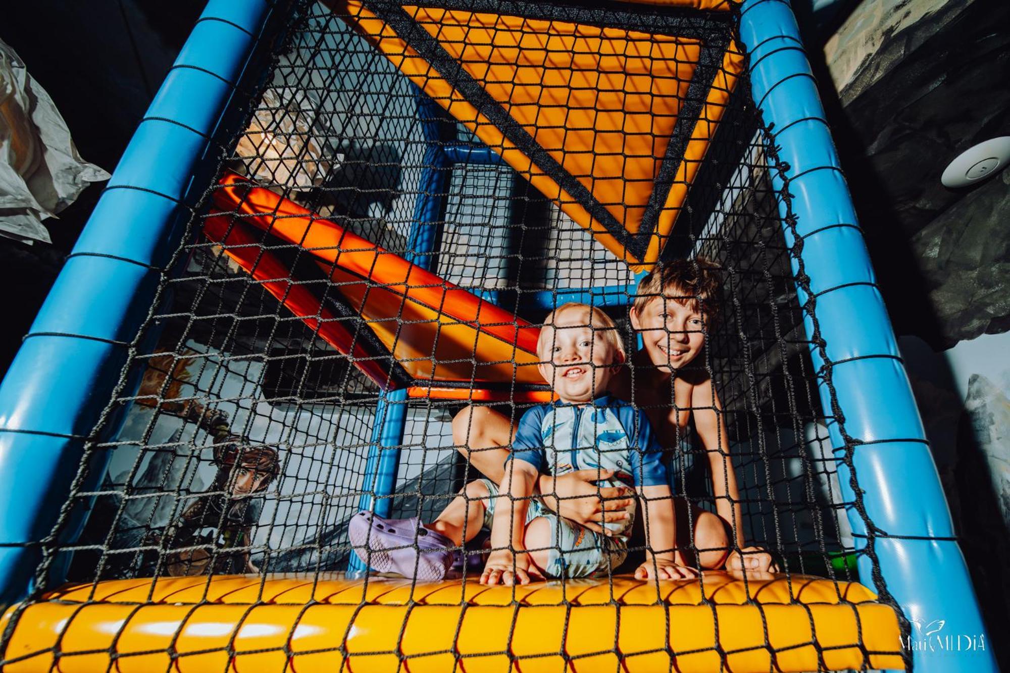 Norweska Dolina Family&Pet-Friendly Resort Szklarska Poreba Extérieur photo Children playing in a playground
